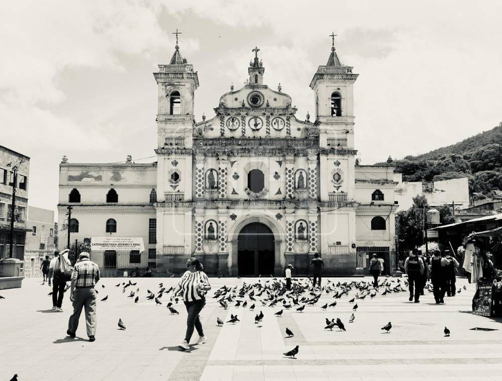 El vuelo de las palomas transforma la Iglesia Los Dolores en una postal única