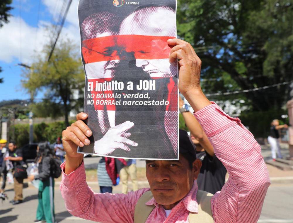 Protestan frente a Embajada de EE UU contra el indulto de Donald Trump a JOH