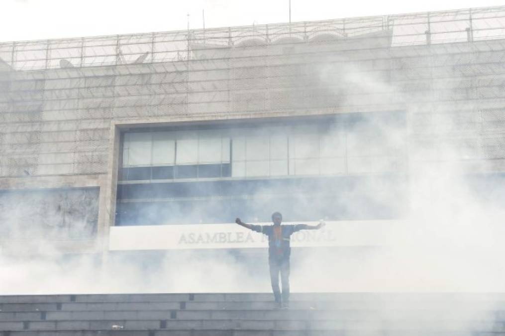 Caos, arrestos y un muerto: Las protestas en Ecuador contra alza a combustibles