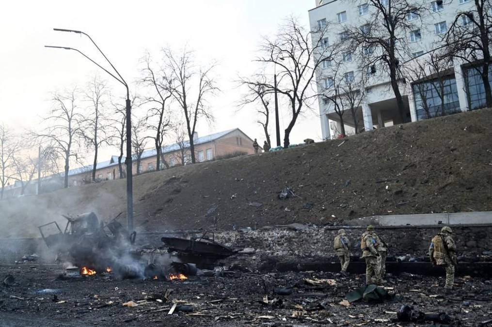 Explosiones, llanto y destrucción: Impactantes imágenes tras combates intensos en Kiev