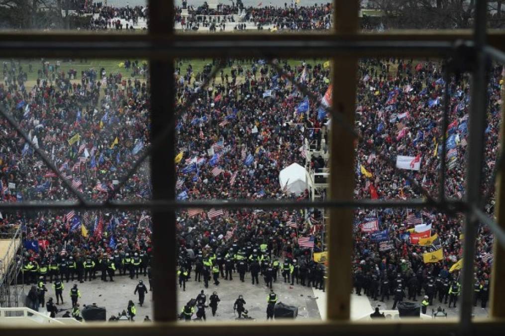 Las imágenes de la violenta invasión en el Capitolio de Estados Unidos