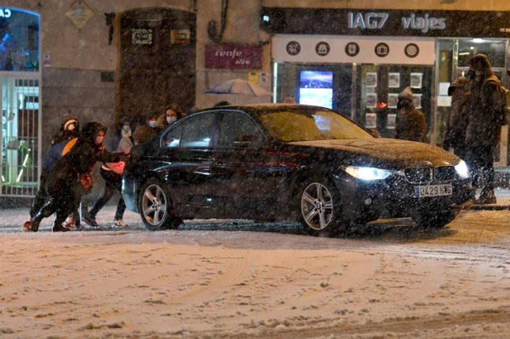 Alerta roja en Madrid por las fuertes nevadas que deja Filomena (FOTOS)