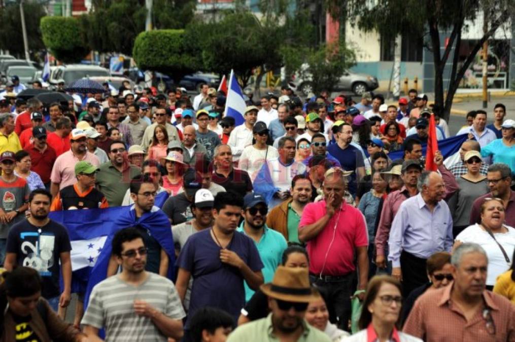 Gremios y sociedad civil marchan molestos tras cancelación de la Maccih