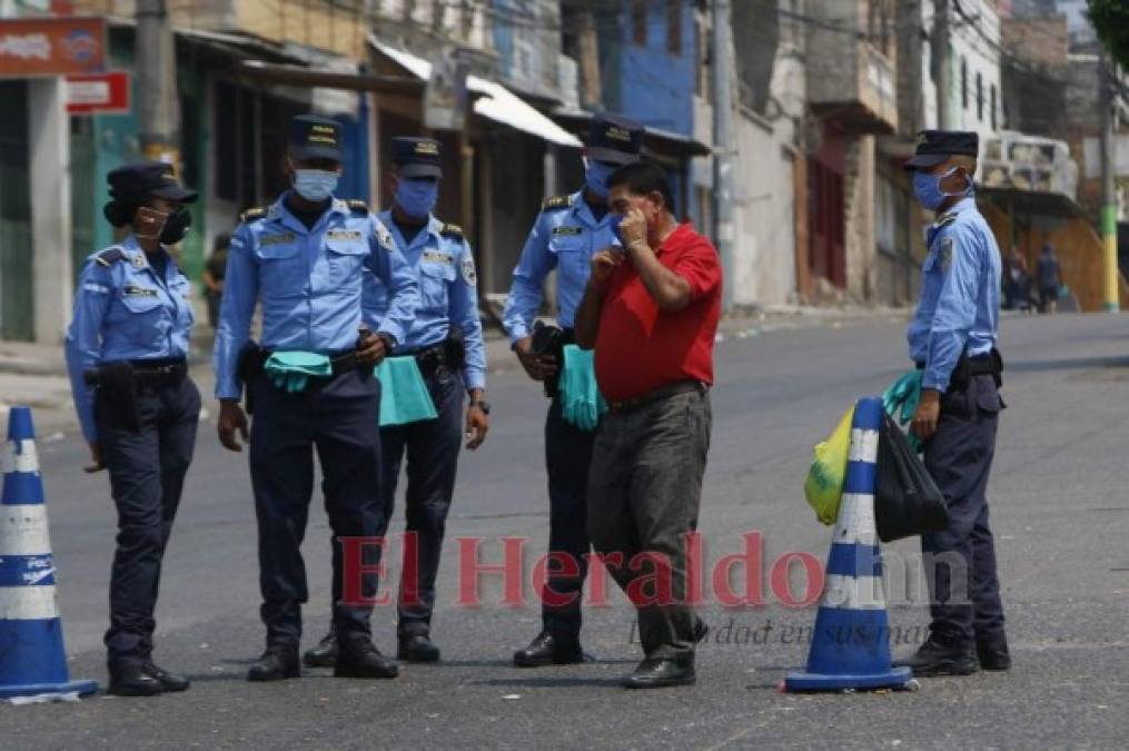 FOTOS: En la capital se resisten al encierro y salen en toque de queda