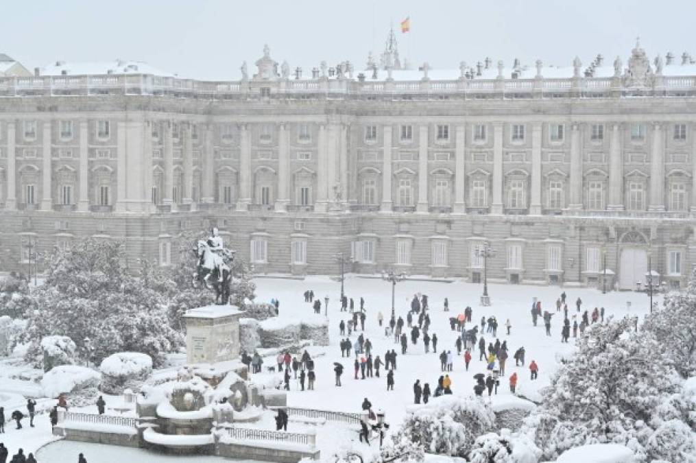 Las impactantes imágenes de la nevada más extensa del siglo que tiene en alerta a España