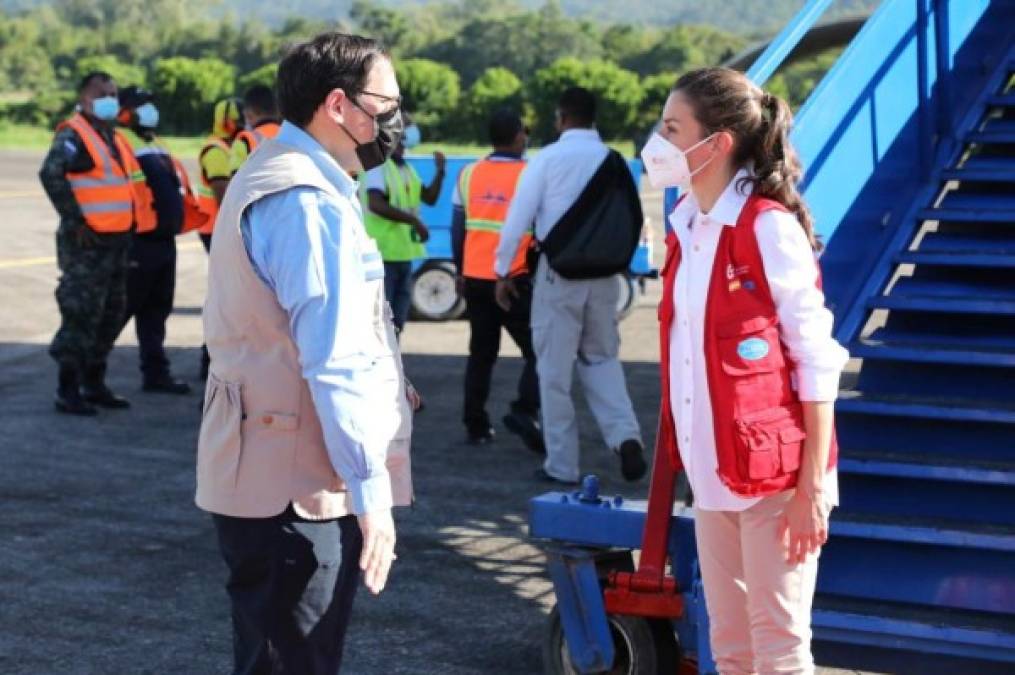 La bienvenida a la reina Letizia antes de visitar zonas devastadas (FOTOS)