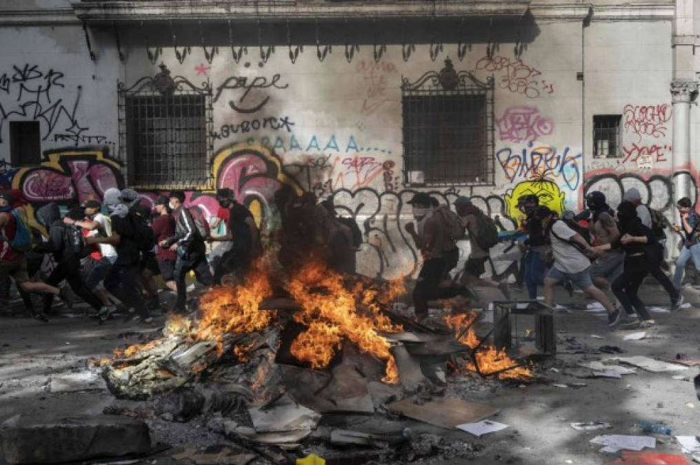 Continúan manifestaciones en Chile y aumenta a 18 el número de muertos