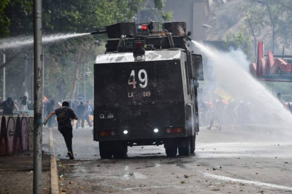 FOTOS: Destrucción y saqueos en Chile a 20 días de protestas violentas