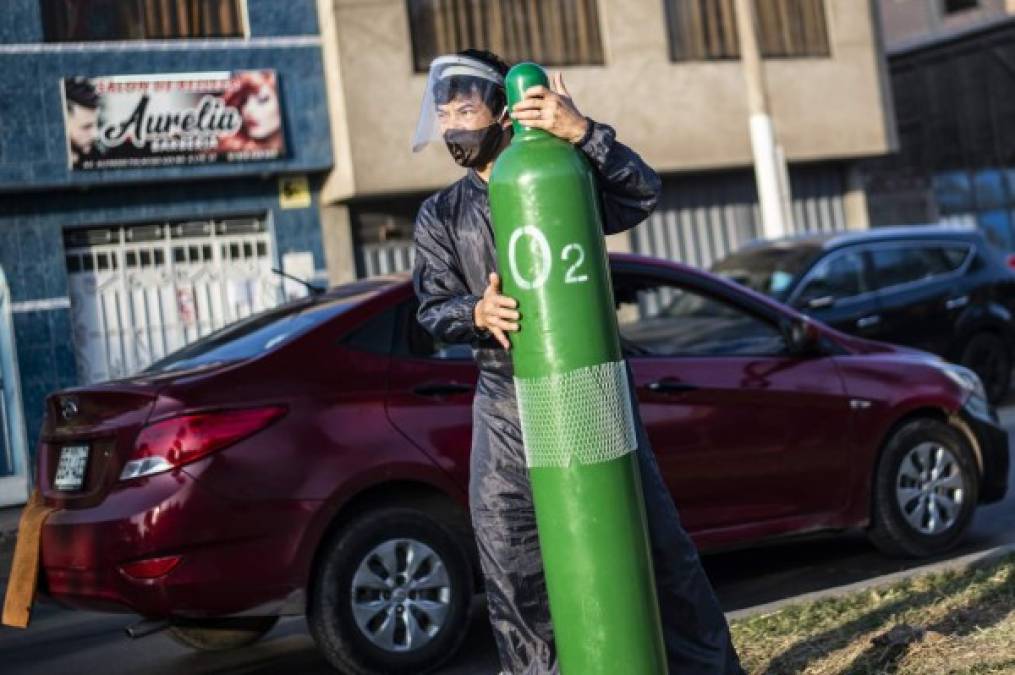 Las imágenes de la impactante escasez de oxígeno para pacientes covid-19 en Perú