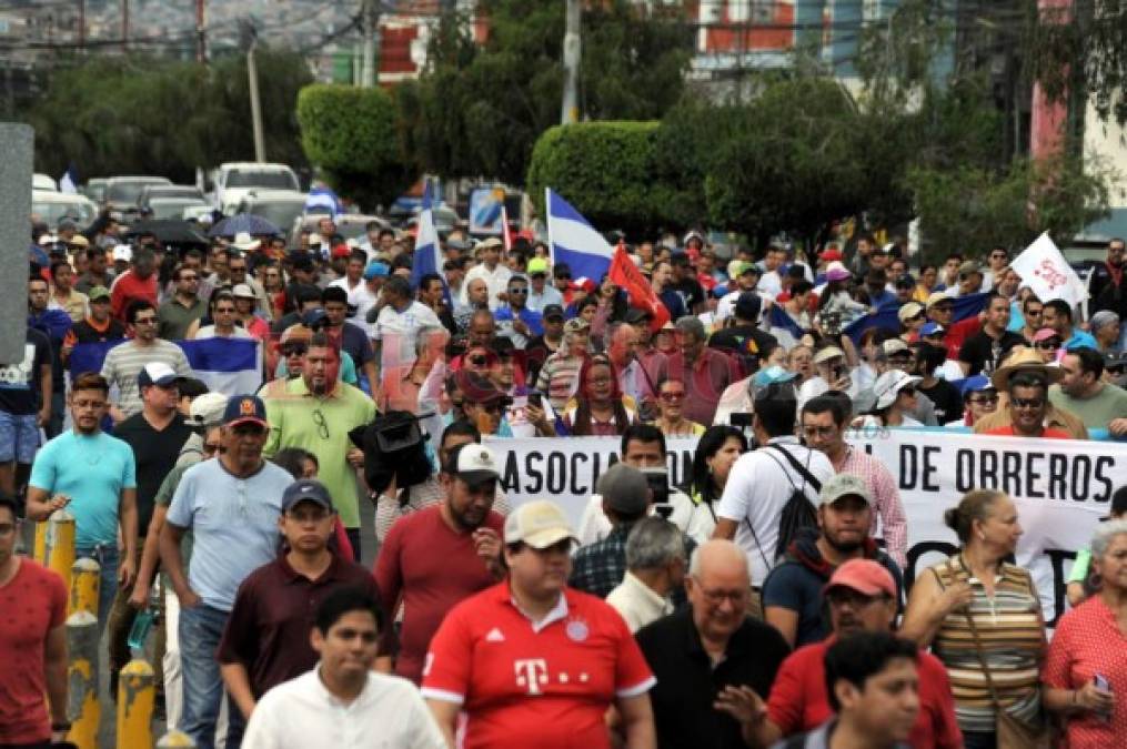 Gremios y sociedad civil marchan molestos tras cancelación de la Maccih