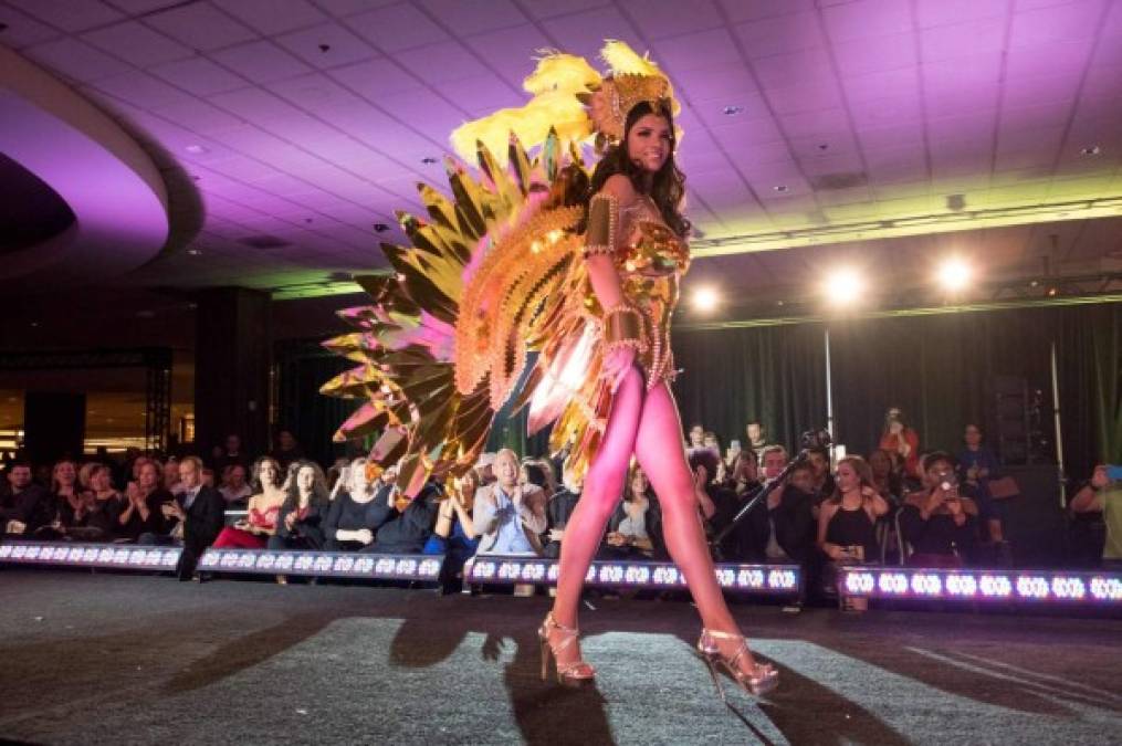 ¡Hermosas! Las chicas de Miss Universo 2017 modelan sus trajes típicos