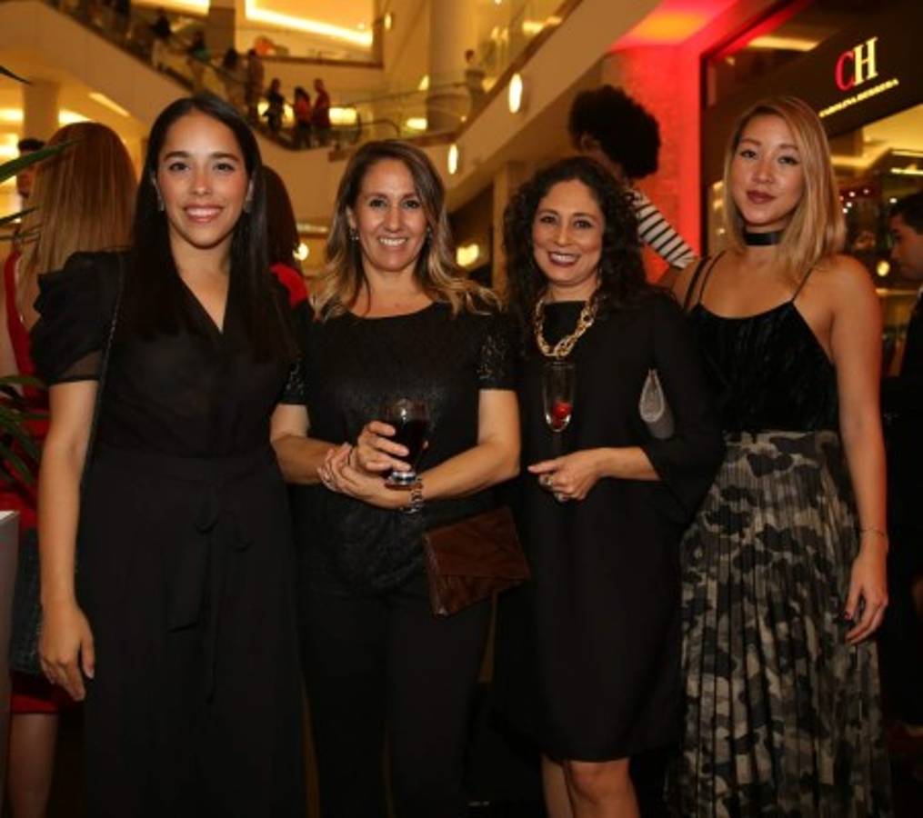 Hojas y flor de jazmín predominan en la nueva colección de Carolina Herrera