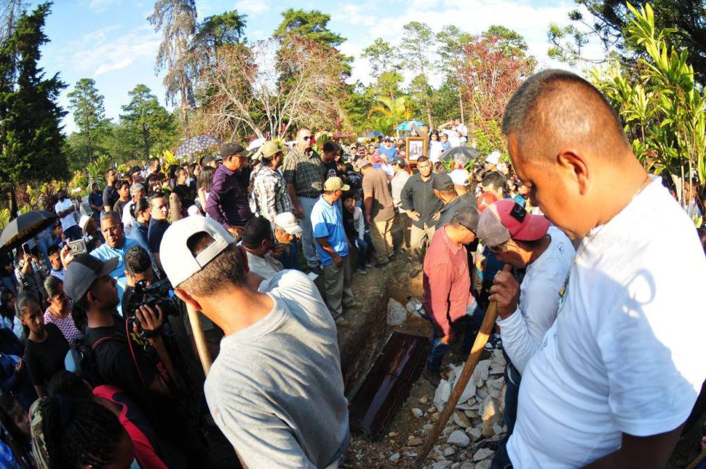 Imágenes del último adiós a Ana Lizeth Hernández en Zambrano