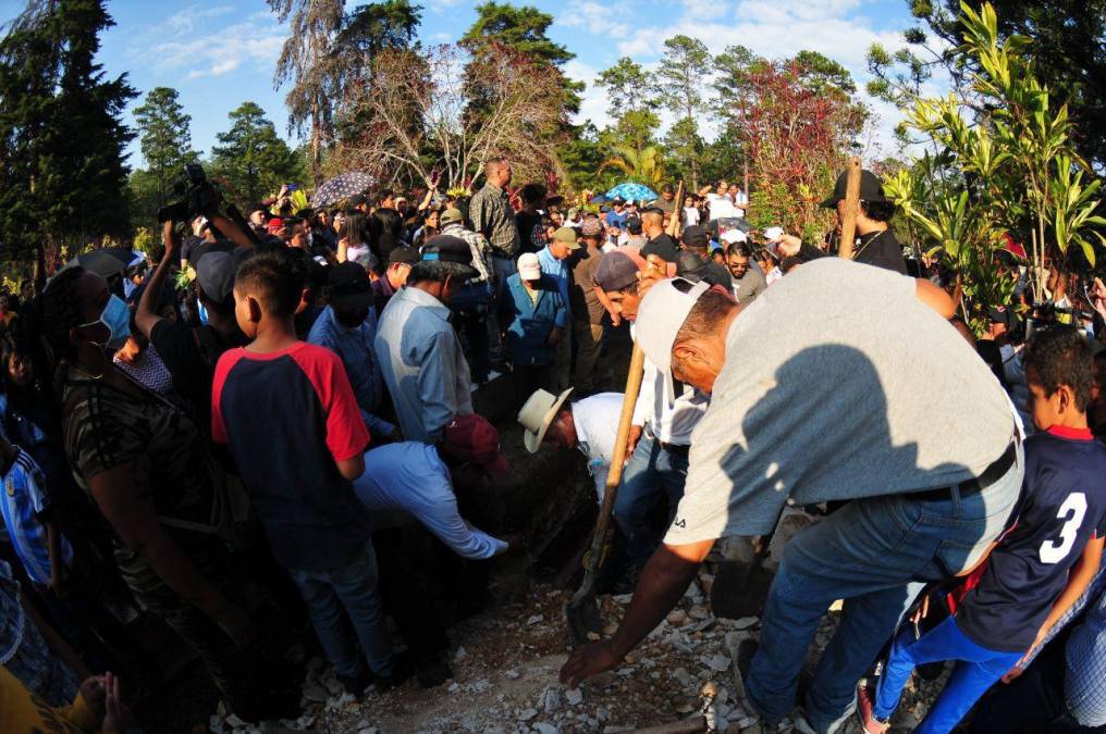 Imágenes del último adiós a Ana Lizeth Hernández en Zambrano