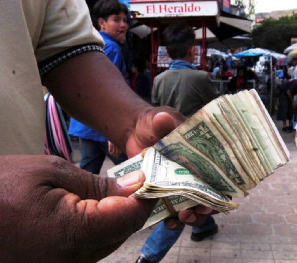 Un salario mínimo al mes envían migrantes