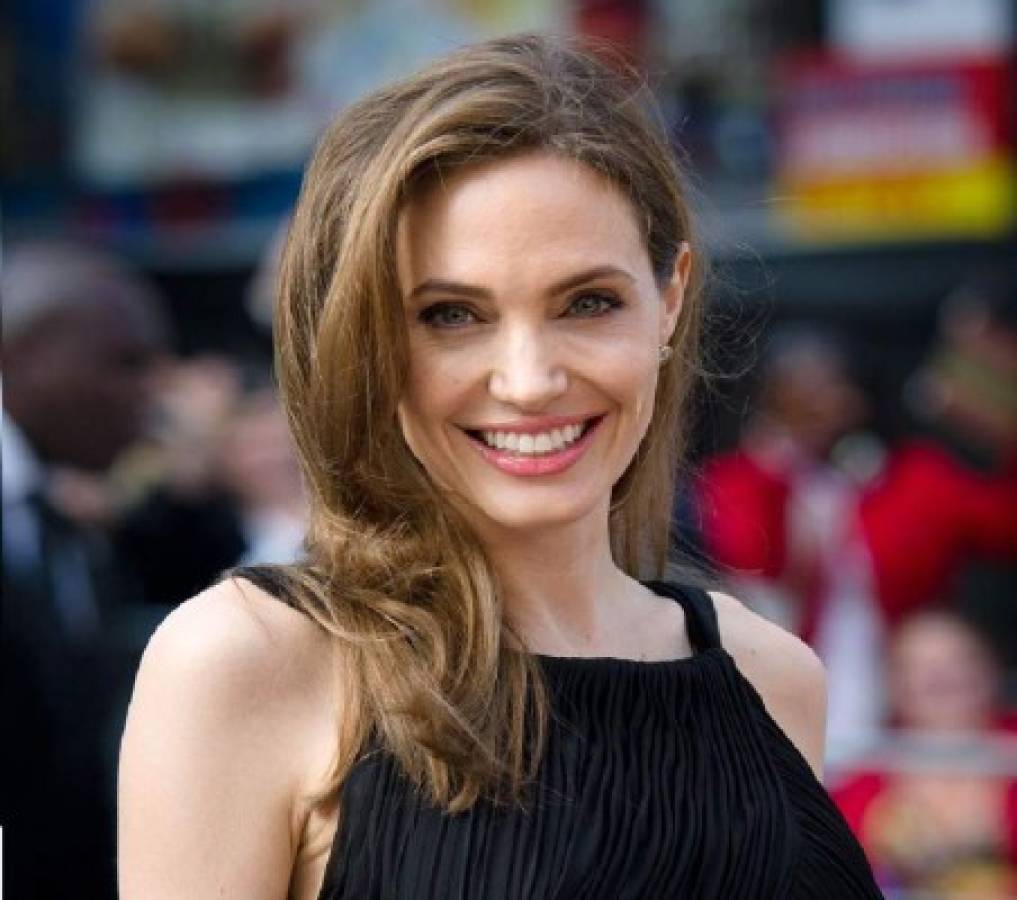 Angelina Jolie se hizo extirpar los ovarios por miedo a cáncer