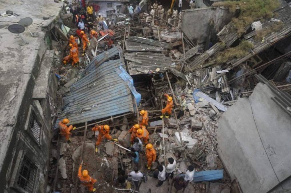 Impactantes fotos del derrumbe de edificio en India que deja al menos 15 muertos  