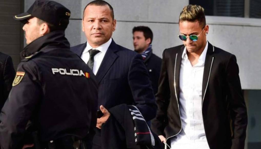 Dani Alves y la decisión que tomó con el padre de Neymar tras su libertad