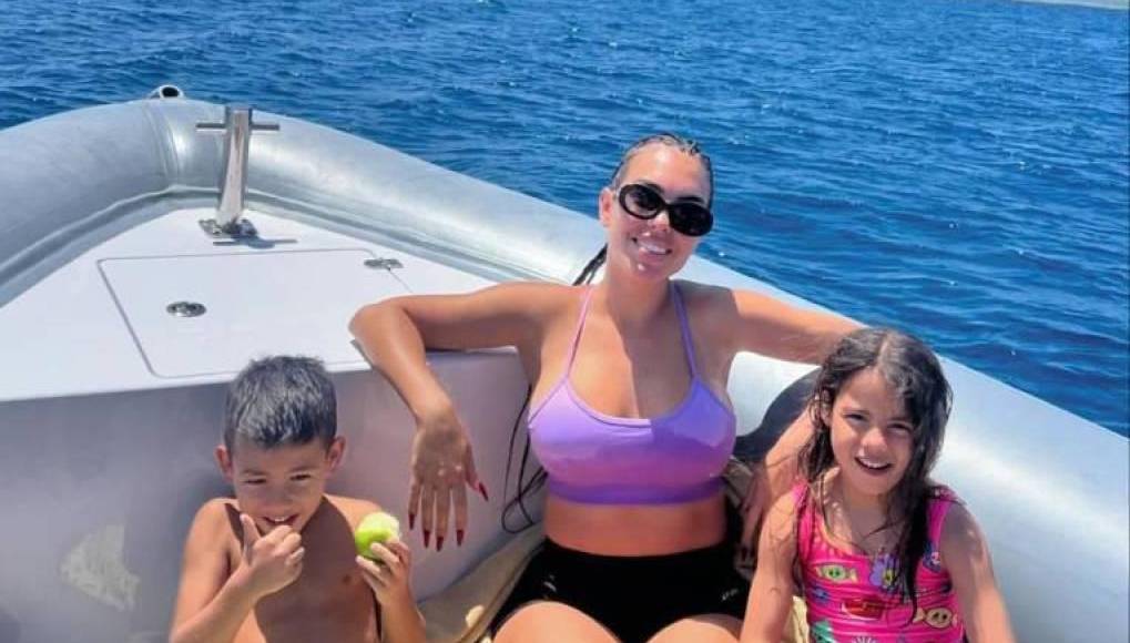 Georgina Rodríguez sorprende hasta a Cristiano Ronaldo al lucir cuerpazo en traje de baño