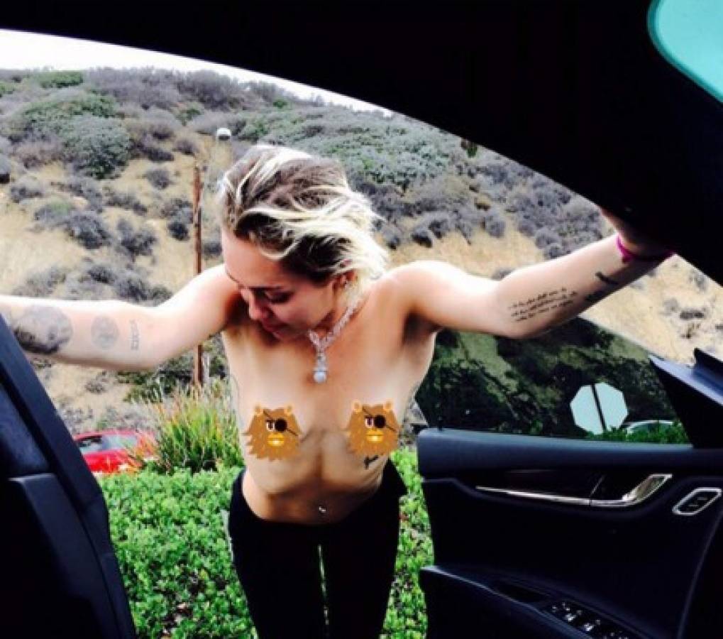 Miley Cyrus, una vez más se desnuda