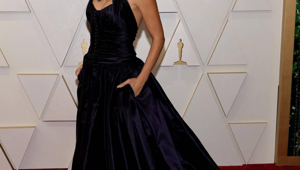 Deslumbrando con belleza y sencillez: los mejor vestidos de los Oscar 2022