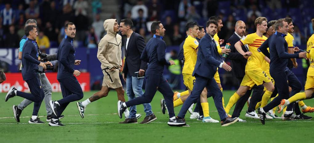 Festejo blaugrana y frustración del Espanyol: las imágenes que dejó el triunfo del Barcelona que lo corona campeón de España