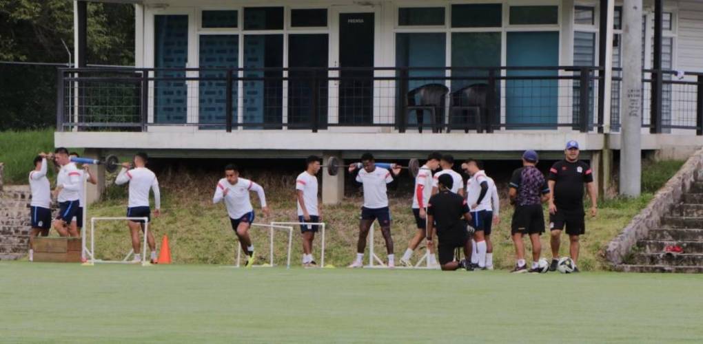 Romell Quioto sorprende y realiza trabajos de pretemporada con el Olimpia de Pedro Troglio