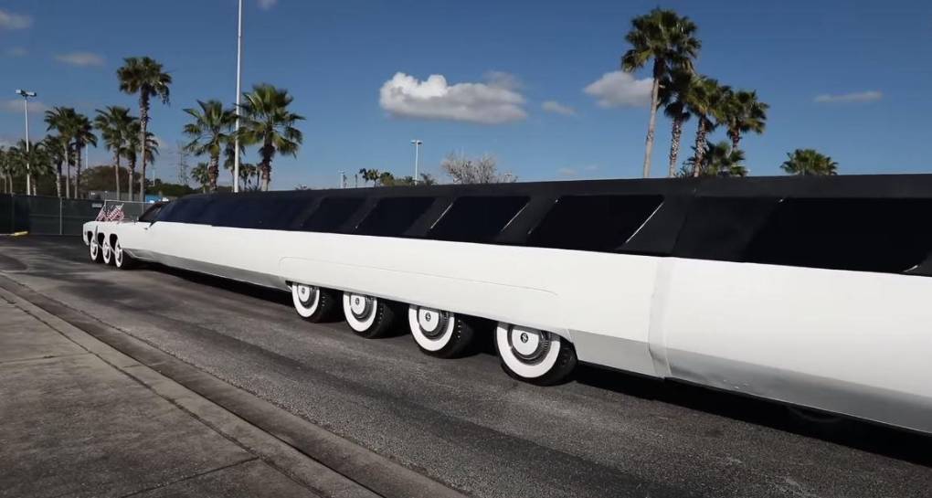 24 ruedas, piscina y helipuerto, así es el auto más largo del mundo