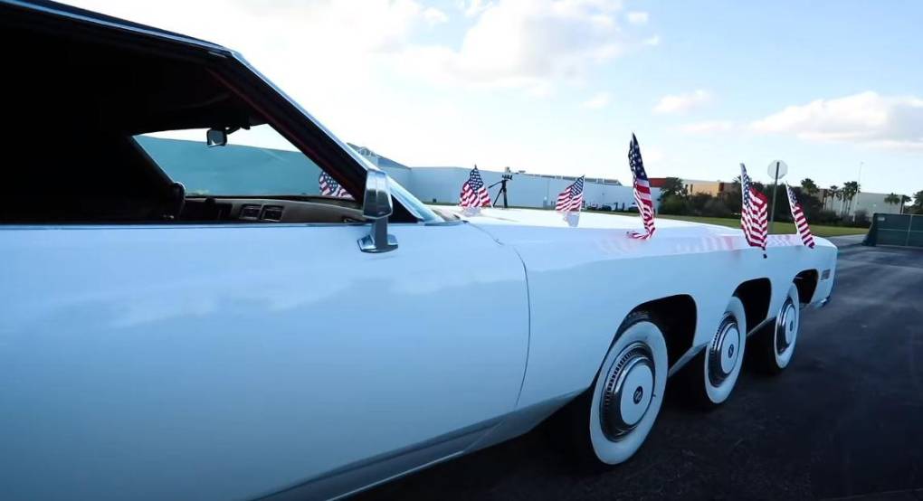 24 ruedas, piscina y helipuerto, así es el auto más largo del mundo