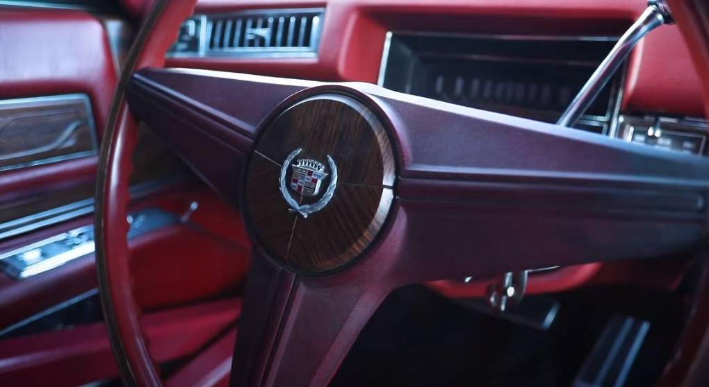 24 ruedas, piscina y helipuerto, así es el auto más largo del mundo