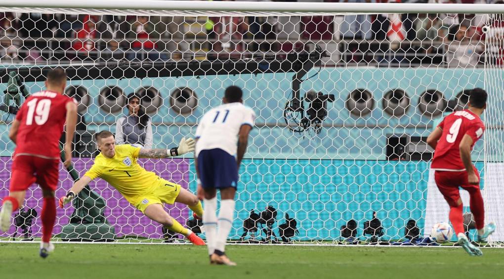 Bombardeo de goles y sangre derramada: las curiosas imágenes que dejó el Inglaterra-Irán
