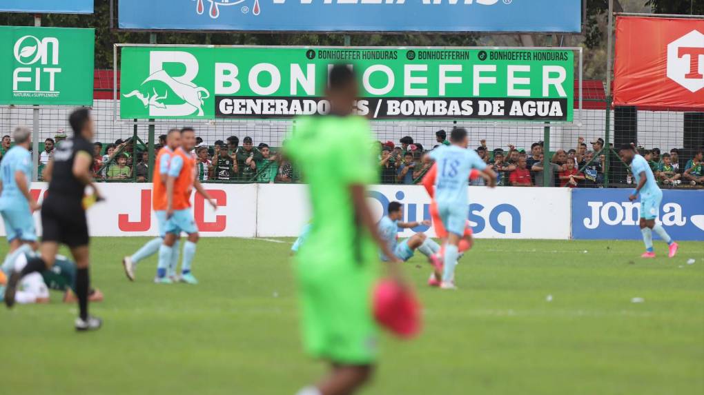 ¡NO SE VIO POR TV! El festejo, reacción de Diego y la respuesta de Auzmendi
