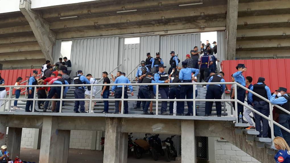 Hermosas mujeres invaden el Carlos Miranda para la gran final Motagua vs. Olimpia