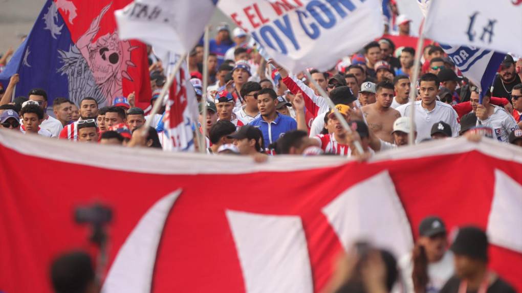 La Ultra Fiel puso el color y empujará a Olimpia a la remontada contra Real España