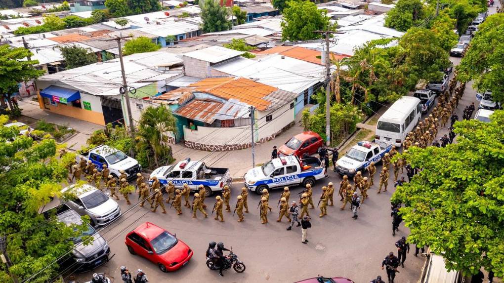 Imágenes del megaoperativo en Apopa: con 3,000 agentes Bukele responde a denuncia de robos en cinco barrios