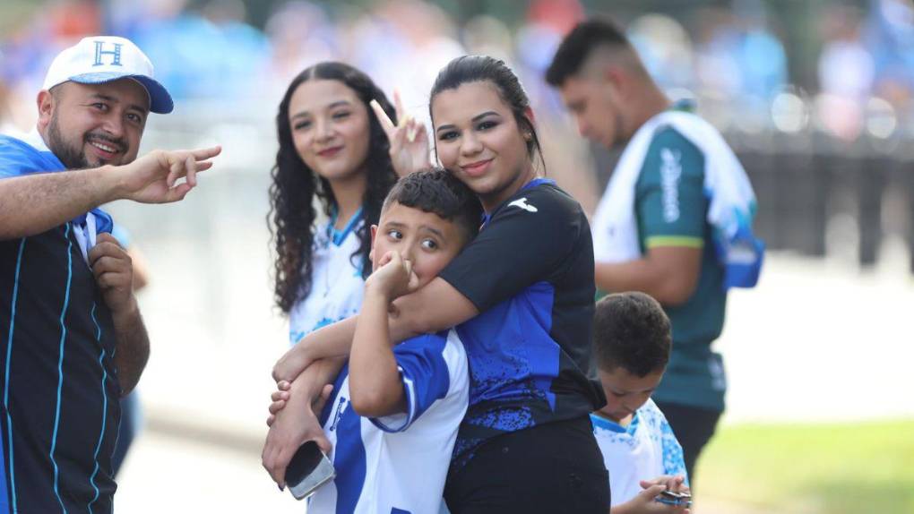 Con carneada incluida, catrachos arman la fiesta previo al Honduras vs Haití