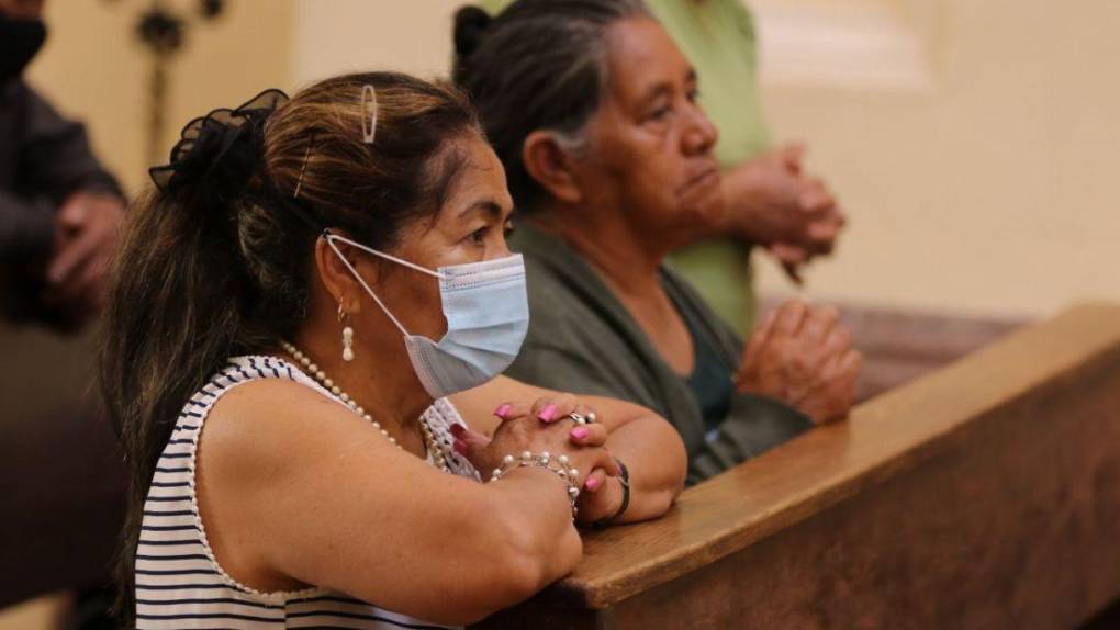 Con devoción y fe capitalinos asisten a la misa del Domingo de Resurrección
