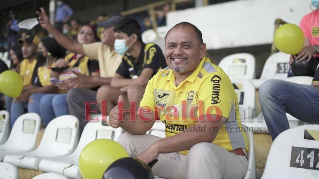 Incondicional apoyo de la barra aurinegra llena de euforia el Estadio Morazán