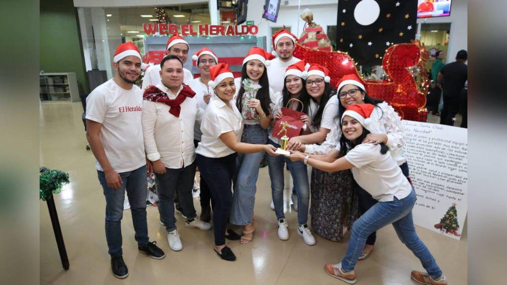 Así se realizó el concurso de la mesa navideña en la Sala de Redacción de EL HERALDO