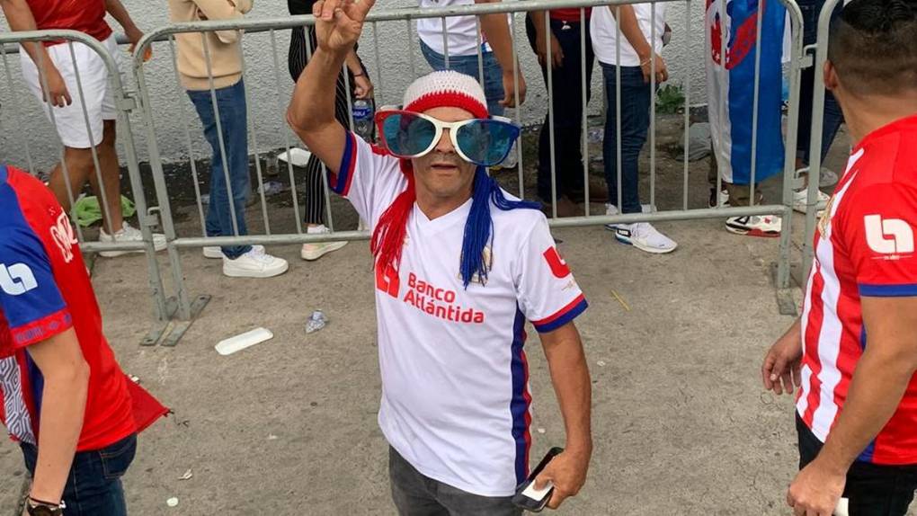 Convocatoria total, emoción y colorido: las curiosidades fuera de la cancha en la final Olimpia vs Olancho