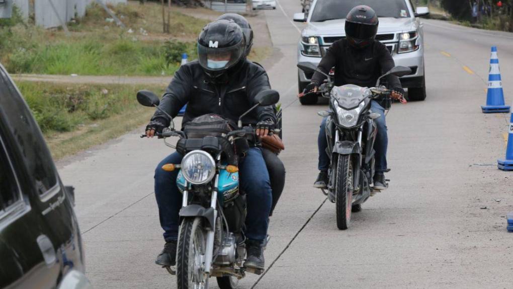 En caravana retornan veraneantes a la capital tras feriado de Semana Santa
