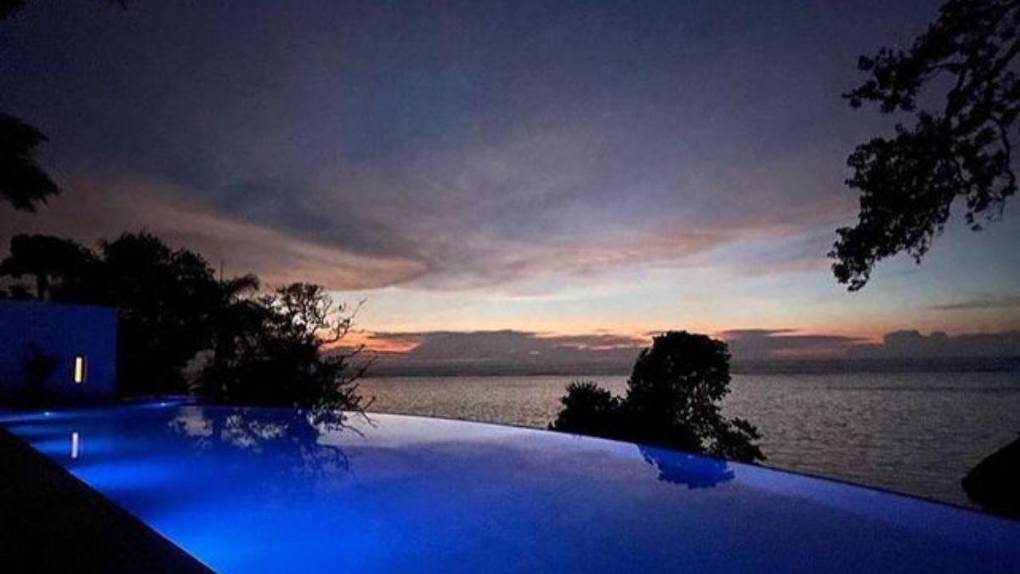 María Celeste Arrarás presume sus vacaciones en Roatán, Honduras