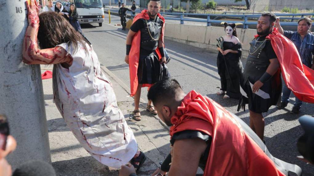 Las imágenes que dejó el Vía Crucis en la capital de Honduras