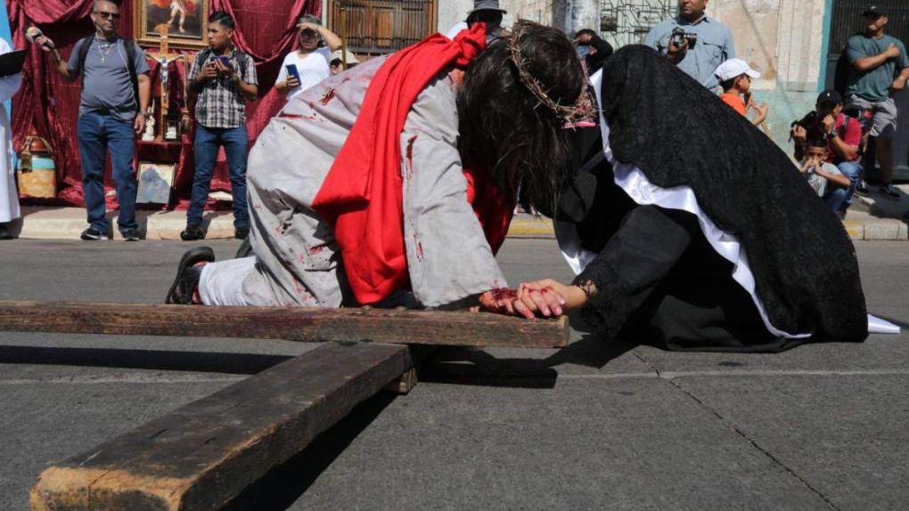 Las imágenes que dejó el Vía Crucis en la capital de Honduras