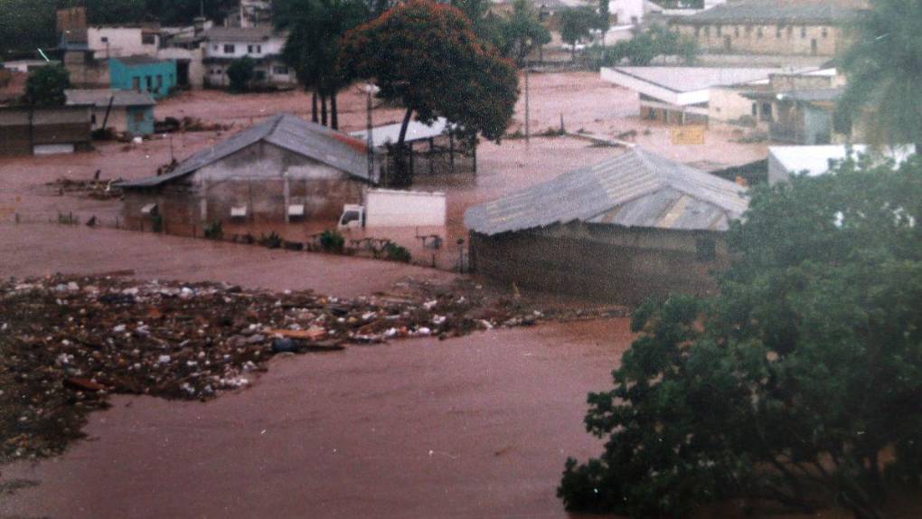 ¿Cuál es caso por el que el inversionista Murray P. Farmer advierte que vendrá por el oro hondureño?