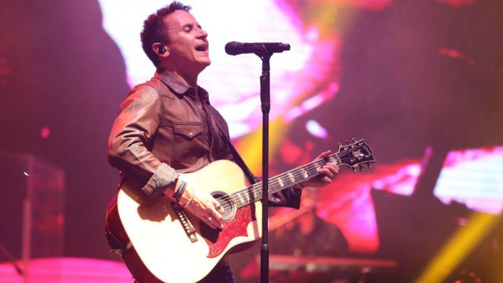 Música, sabor y romanticismo en el concierto de Fonseca en Tegucigalpa