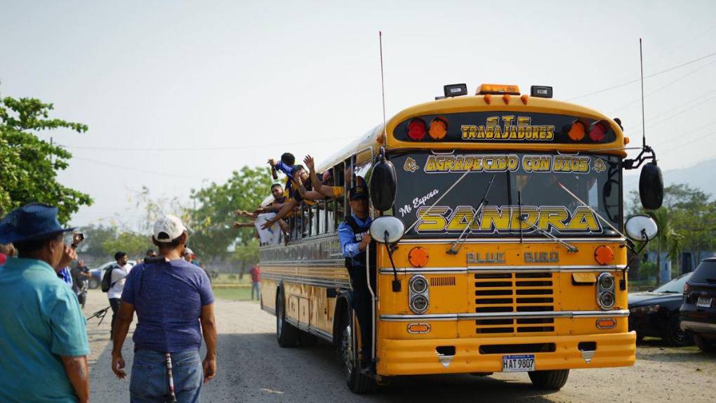 ¡Invasión felina! Barra de Tigres llega al Olímpico para el partido frente a Motagua