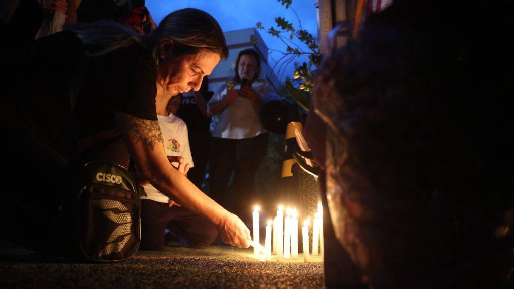 ¡Desgarrador! Así sepultaron a los niños asesinados en masacre en guardería de Brasil
