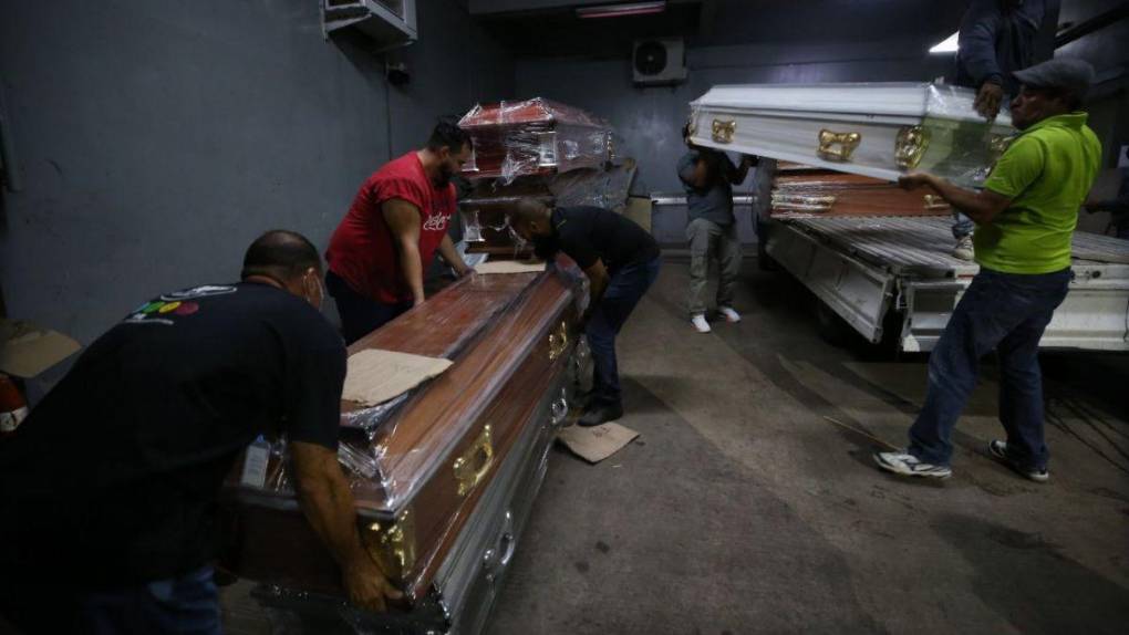 Matanza en PNFAS: luto y dolor en entrega de los primeros cuerpos de las víctimas