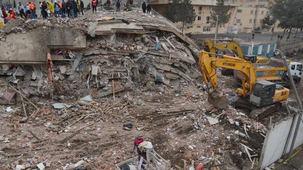 Nació bajo escombros y en medio de un frío cortante: la historia de la recién nacida rescatada en Siria